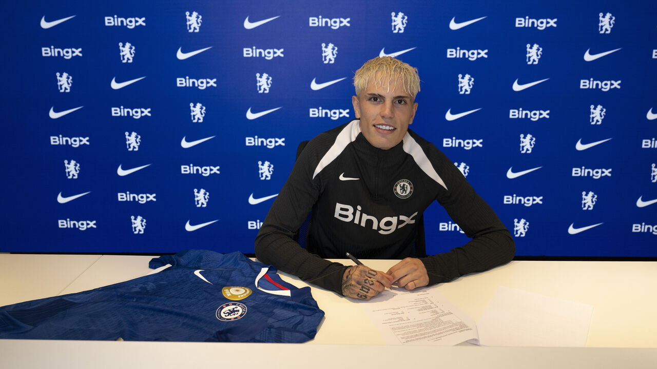 Photo of Transfer: Chelsea Complete £40m Signing of Garnacho from United