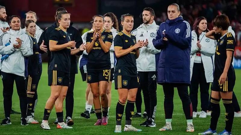 Photo of Missing Boots Force Manchester United Women Into 1–0 Defeat