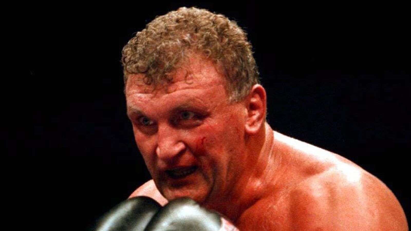 Photo of Ex-Australian-British Boxer Joe Bugner Dies at 75