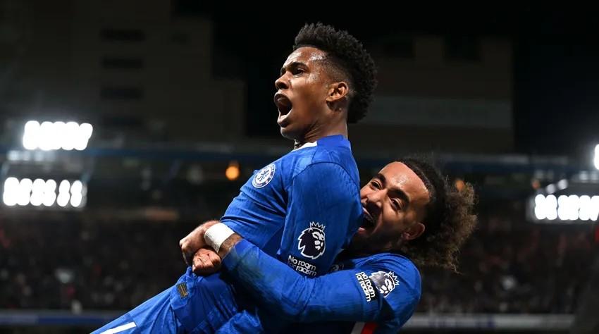 Photo of Chelsea vs Liverpool: Estevao Willian’s Late Goal Seals 2-1 Defeat for Premier League Champions