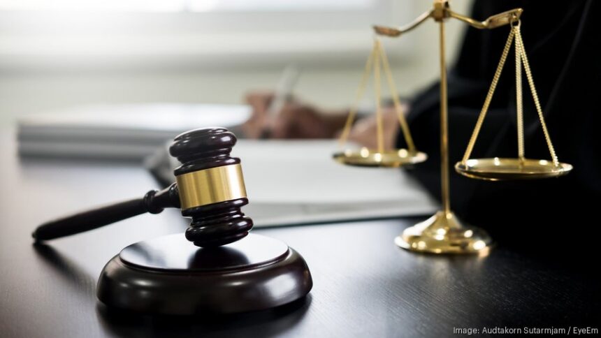 gavel 3 900xx2121 1193 0 111