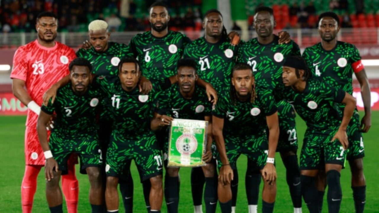 Photo of Super Eagles vs Algeria – Onyeka, Lookman start; Onyedika, Moses Simon benched