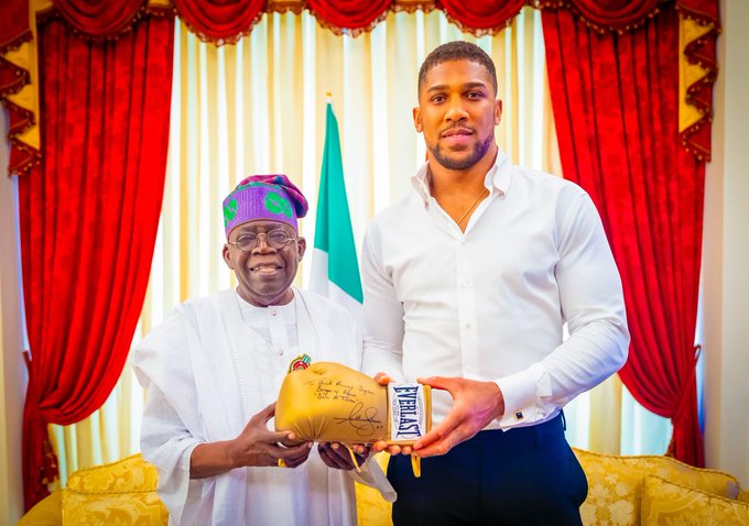 Photo of Tinubu Speaks With Anthony Joshua, Offers Condolences Over Associates’ Death