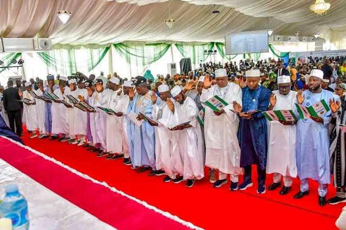 Governor Bago Swears in 30 Commissioners, 25 LG Chairmen, Others In Niger State